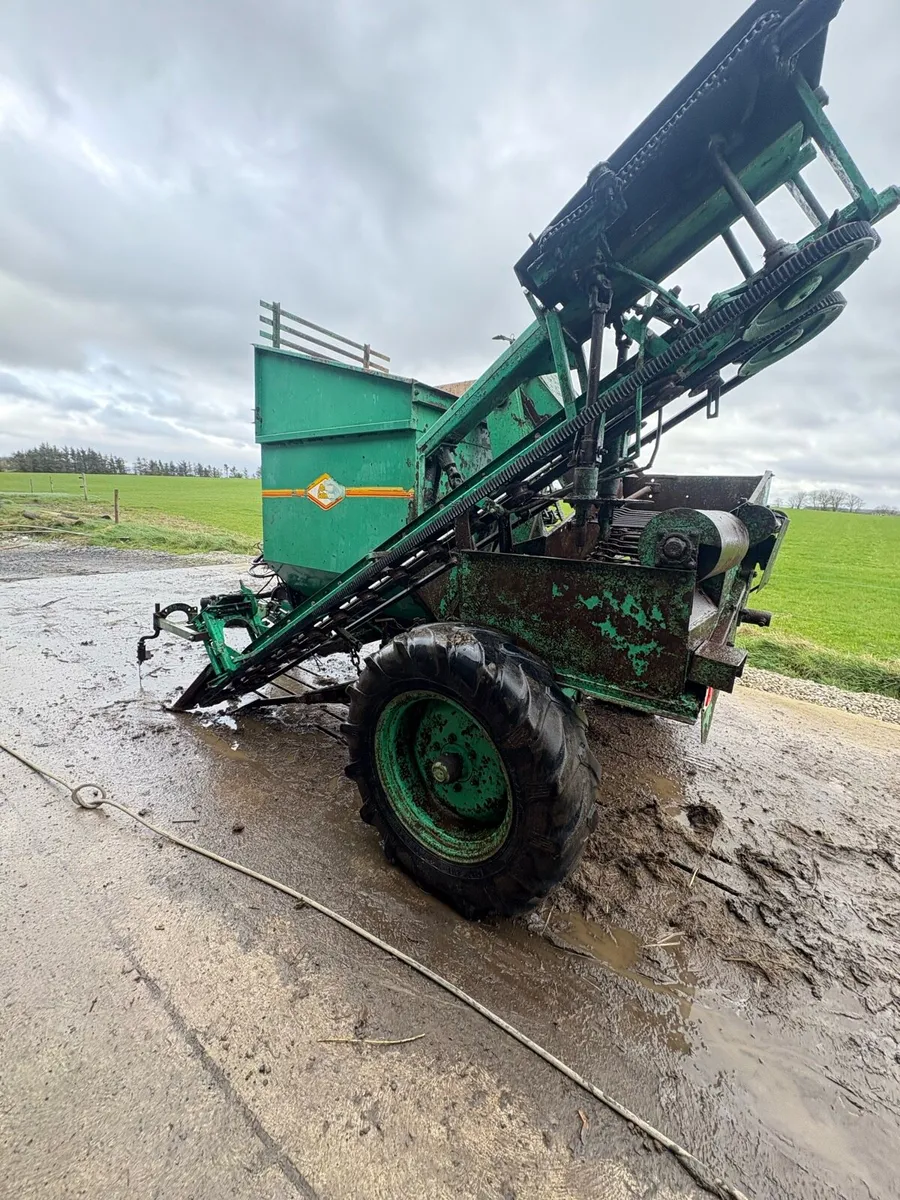 Beet harvester - Image 1