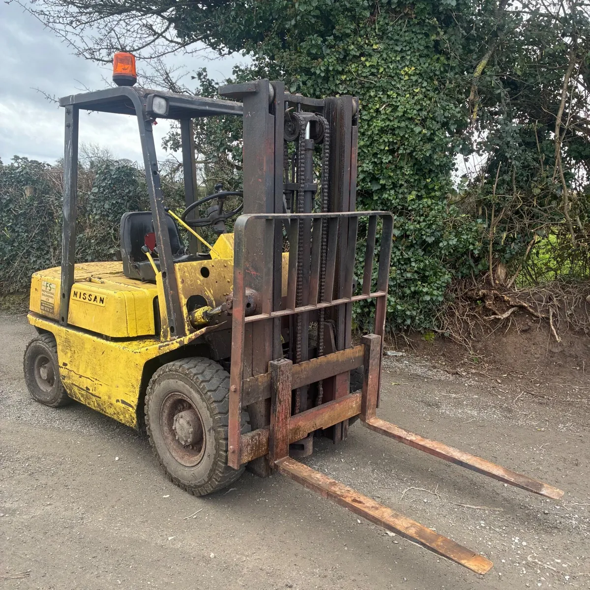 Nissan forklift 3 ton - Image 1