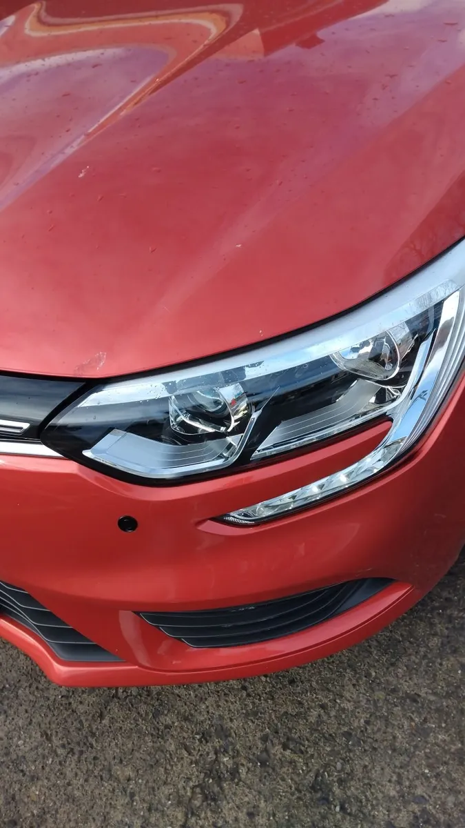 Front left headlamp renault megane 2018 - Image 1