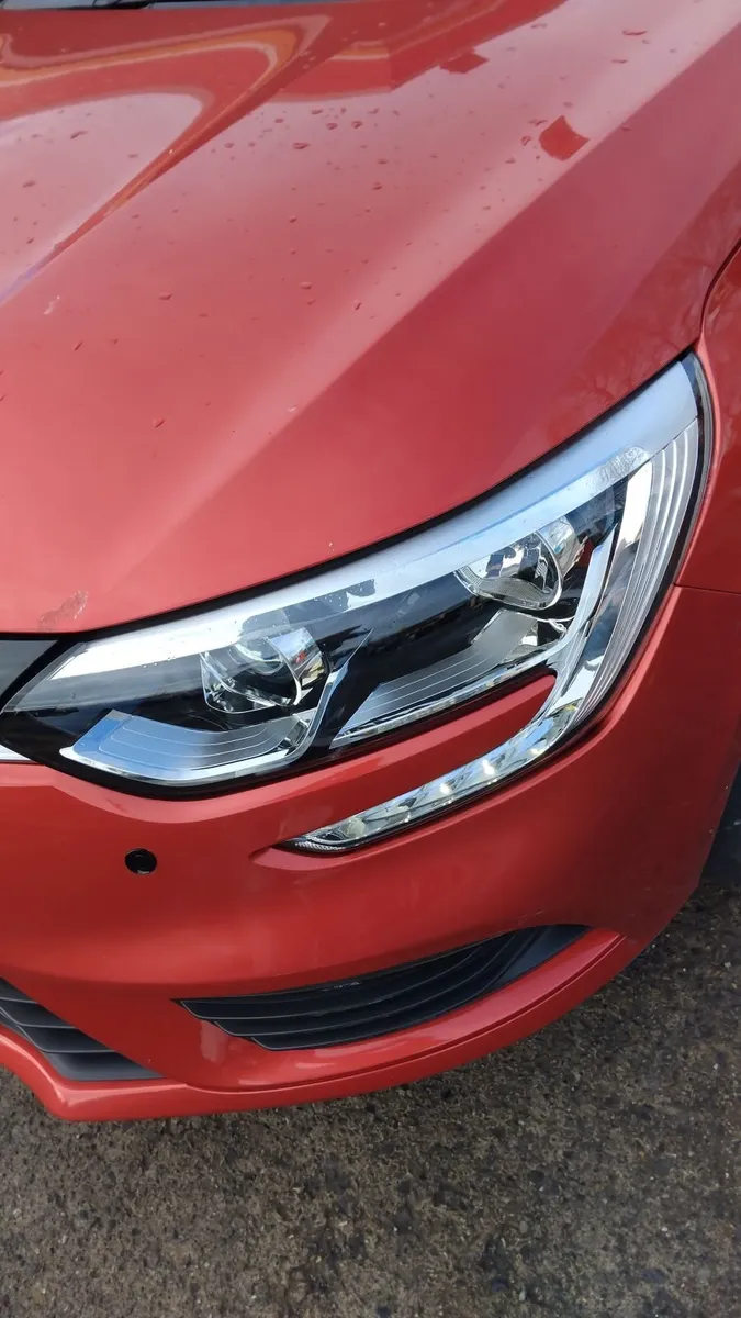 Front left headlamp renault megane 2018 - Image 2