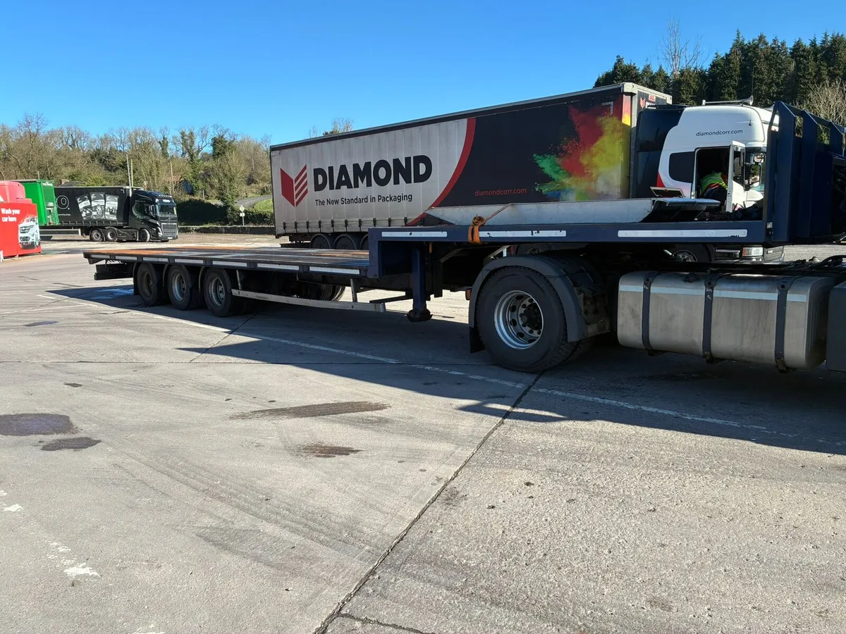 Montracon 45ft Step Frame Trailer - Image 1