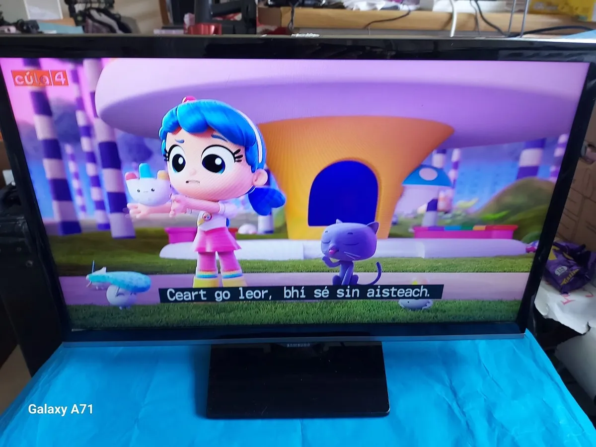 Samsung 22" TV Model T22E310EX with Remote Control - Image 3