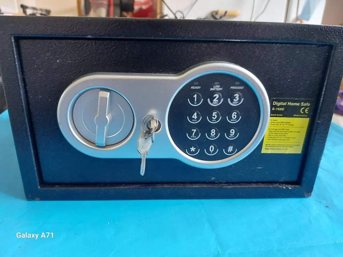 Digital Security Safe, Model S-168E, new condition - Image 1