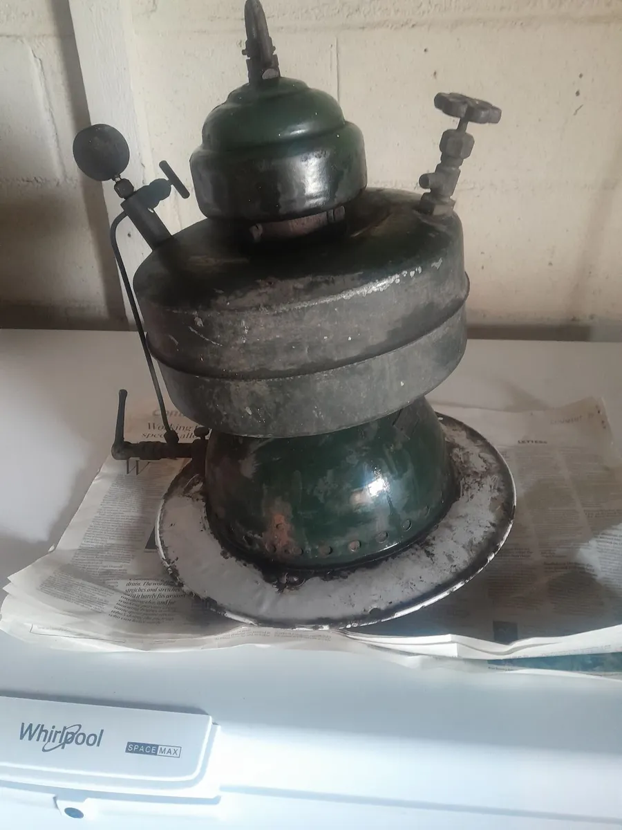 Vintage kerosene  pressure  lamp - Image 2