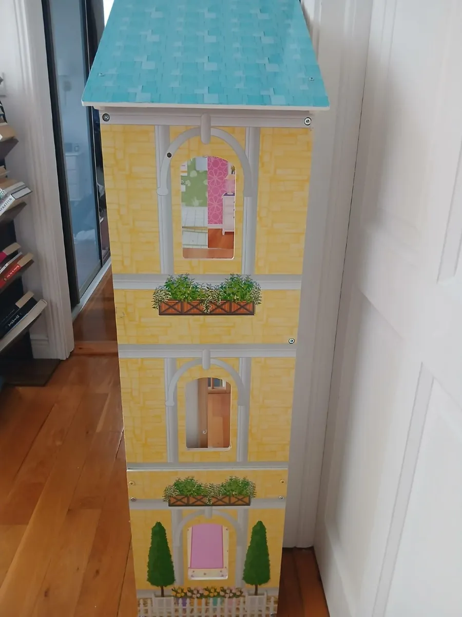 Large Doll house and accessories - Image 4