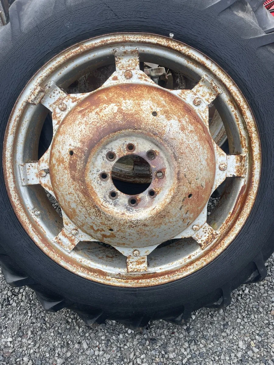 International 684 Parts & wheels - Image 3