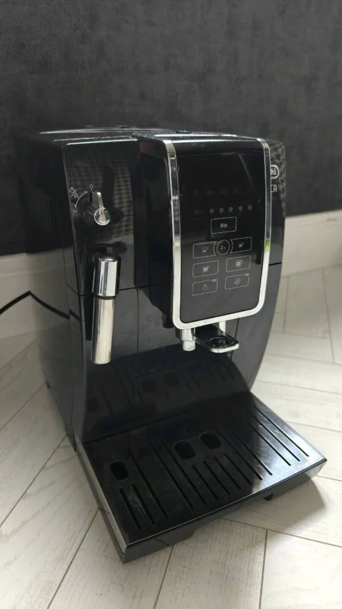 Delonghi espresso coffee machine - Image 1