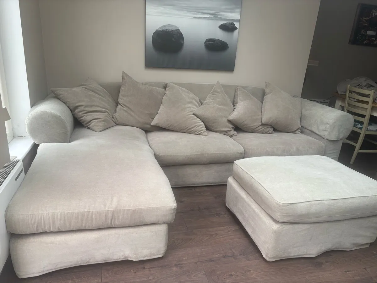 Chaise sofa 4 seater plus large foot stool - Image 4