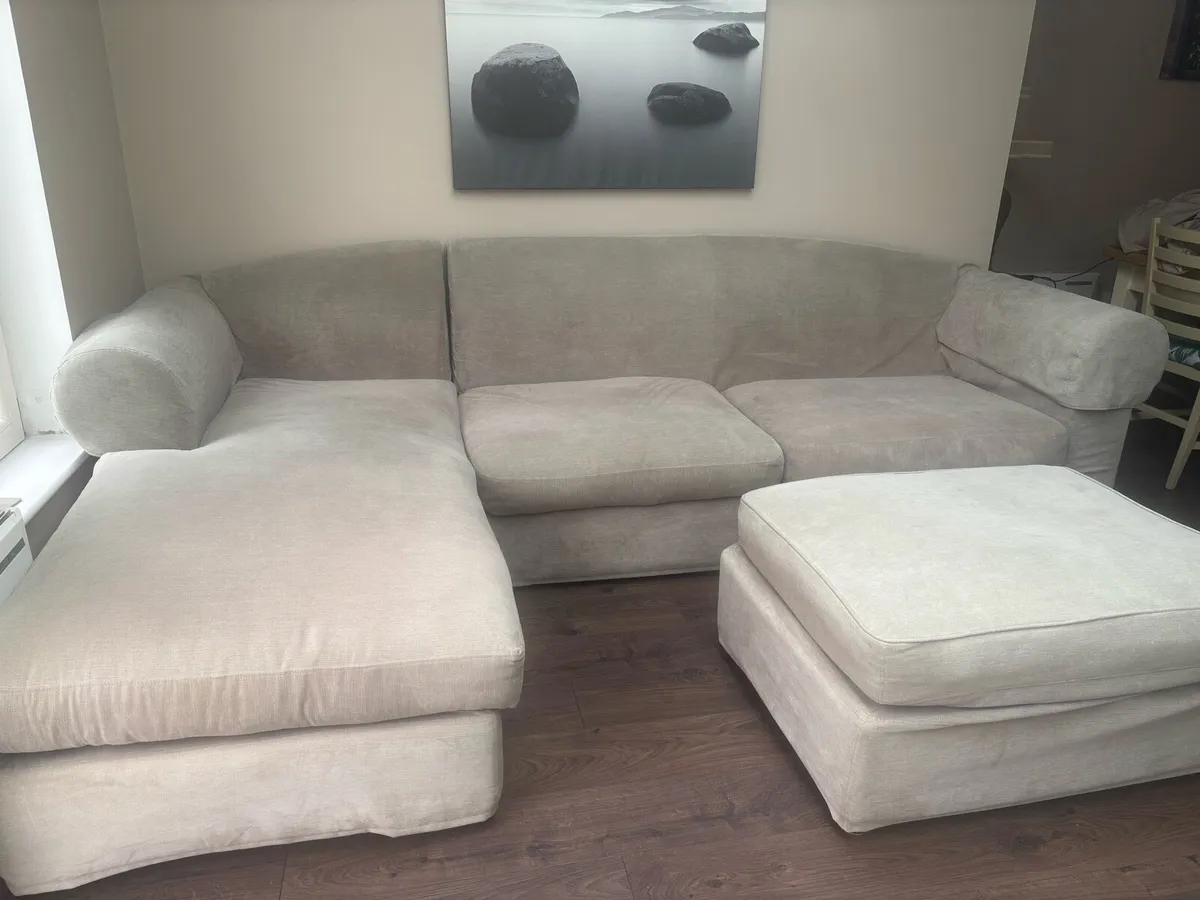 Chaise sofa 4 seater plus large foot stool - Image 1