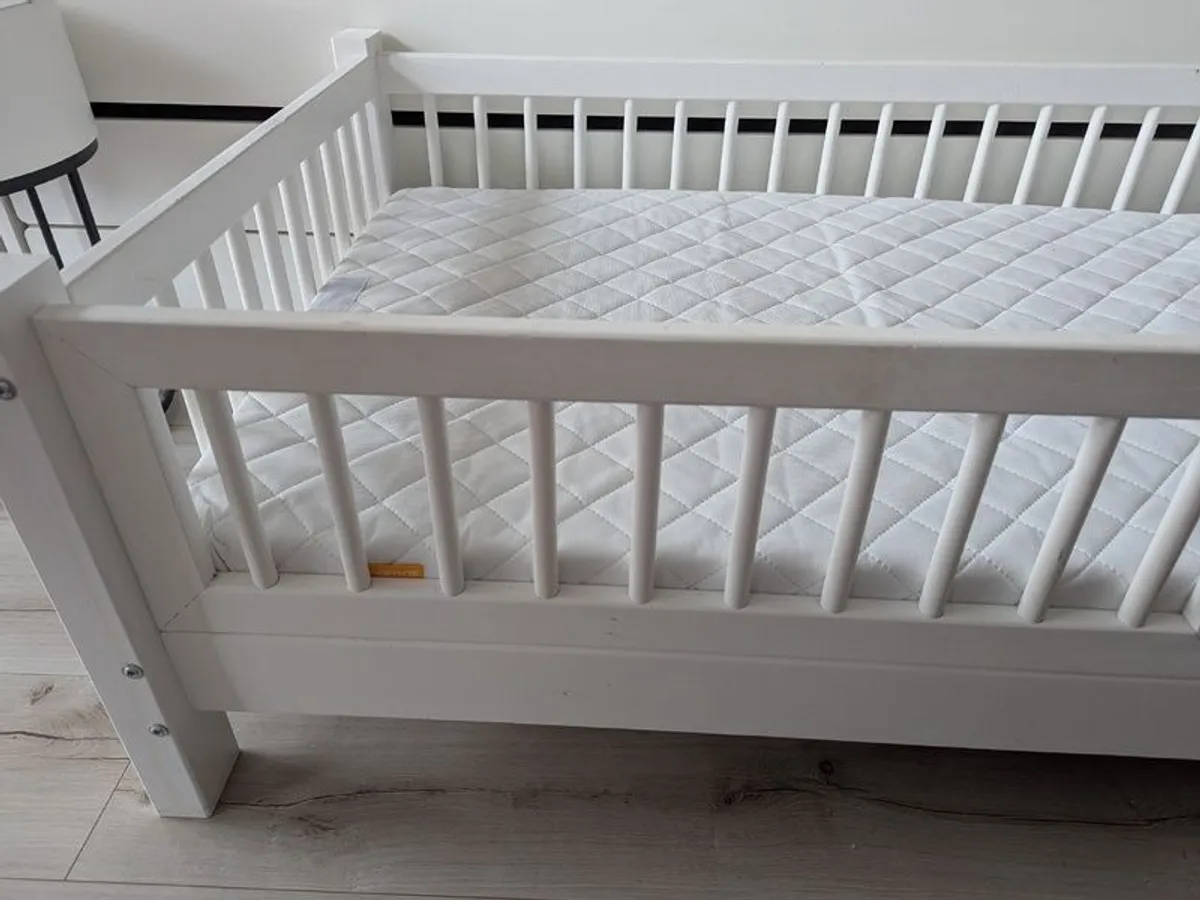 High quality Kids Bed with mattress (like new) - Image 2