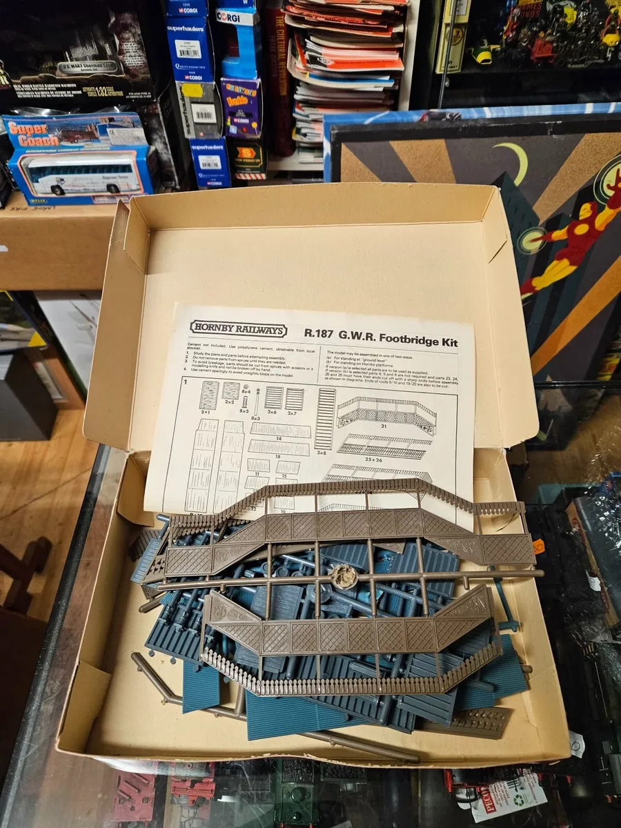 Hornby OO Gauge GWR Footbridge - Image 2