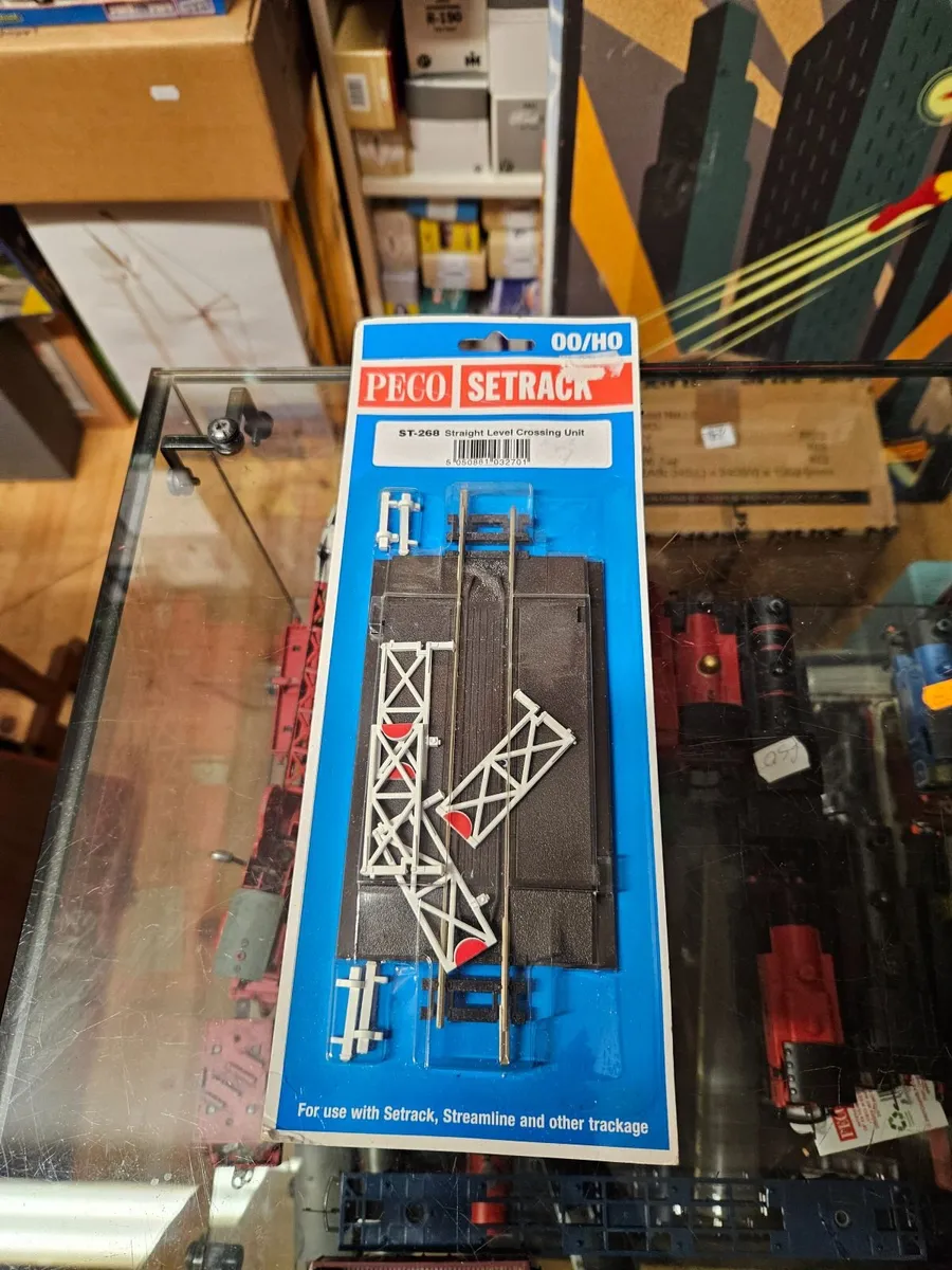 Hornby Peco OO Gauge Level Crossing