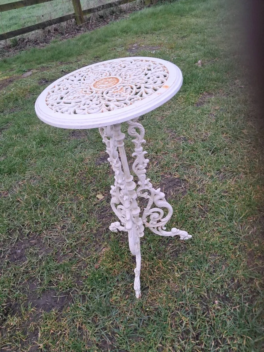 Cast iron table - Image 1