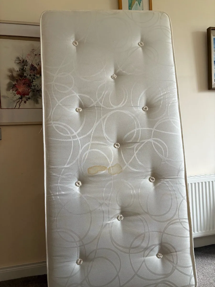 Single bed base and mattress - Image 1