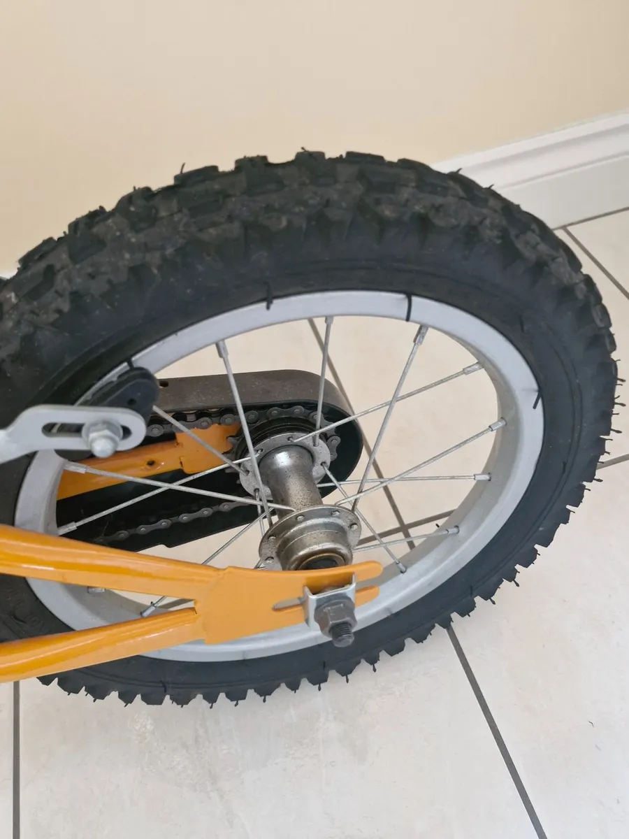 Kids 14 inch bike - Image 4