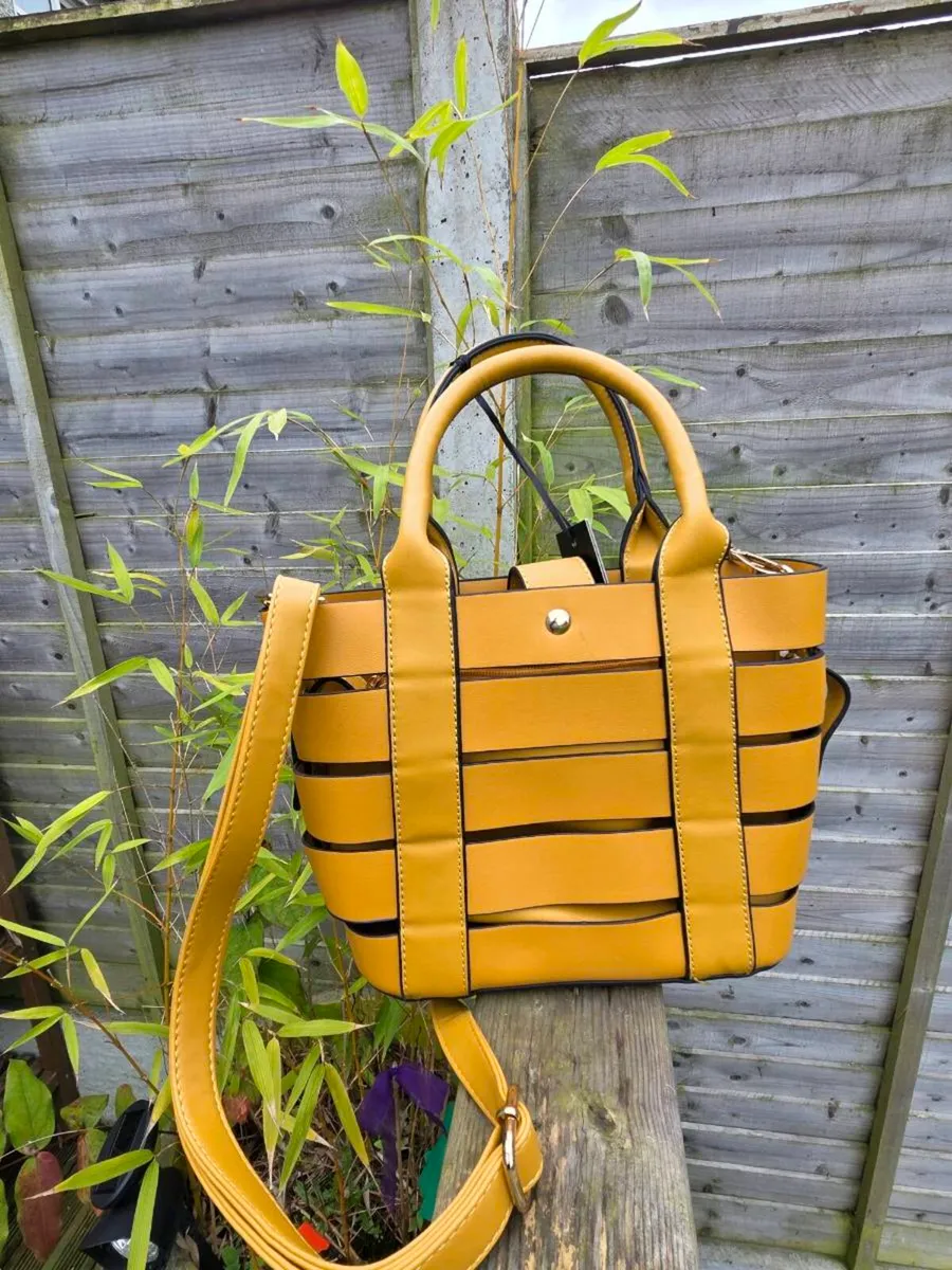 La Terre crossbody handbag - Image 1