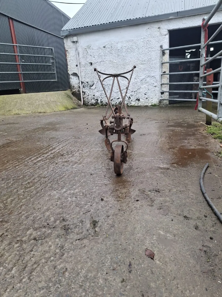 Plow decoration - Image 1