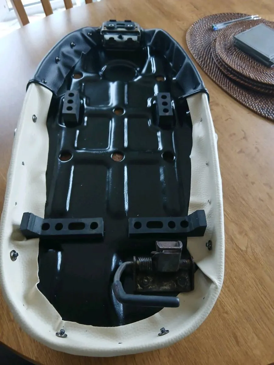 Honda 50 LAC seat /exhausts - Image 4