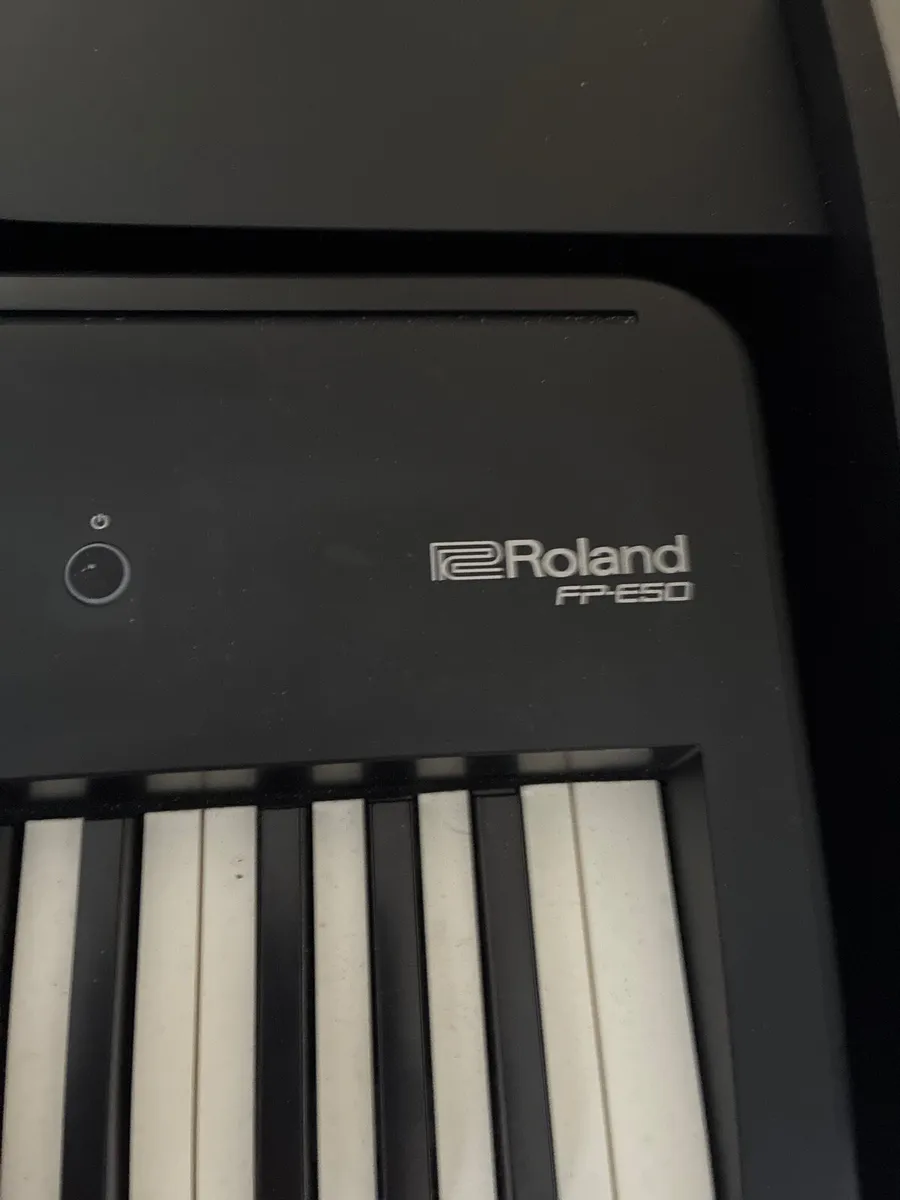 Roland Keyboard 88Key and stand - Image 1