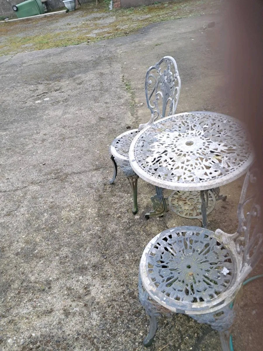 3 piece garden t able and chairs - Image 2