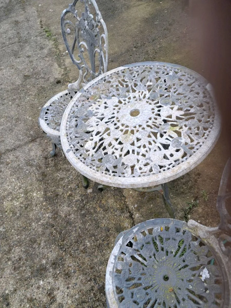 3 piece garden t able and chairs - Image 3