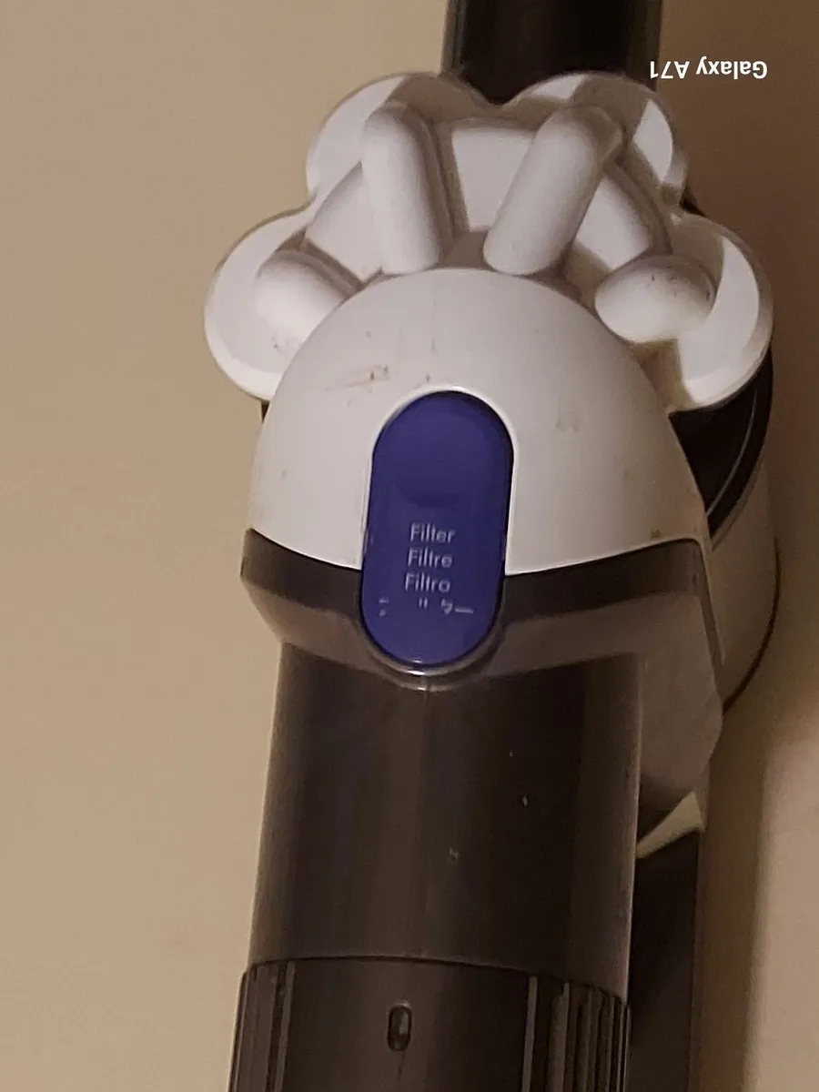 Dyson Cordless Vacuum Cleaner excellent condition - Image 3