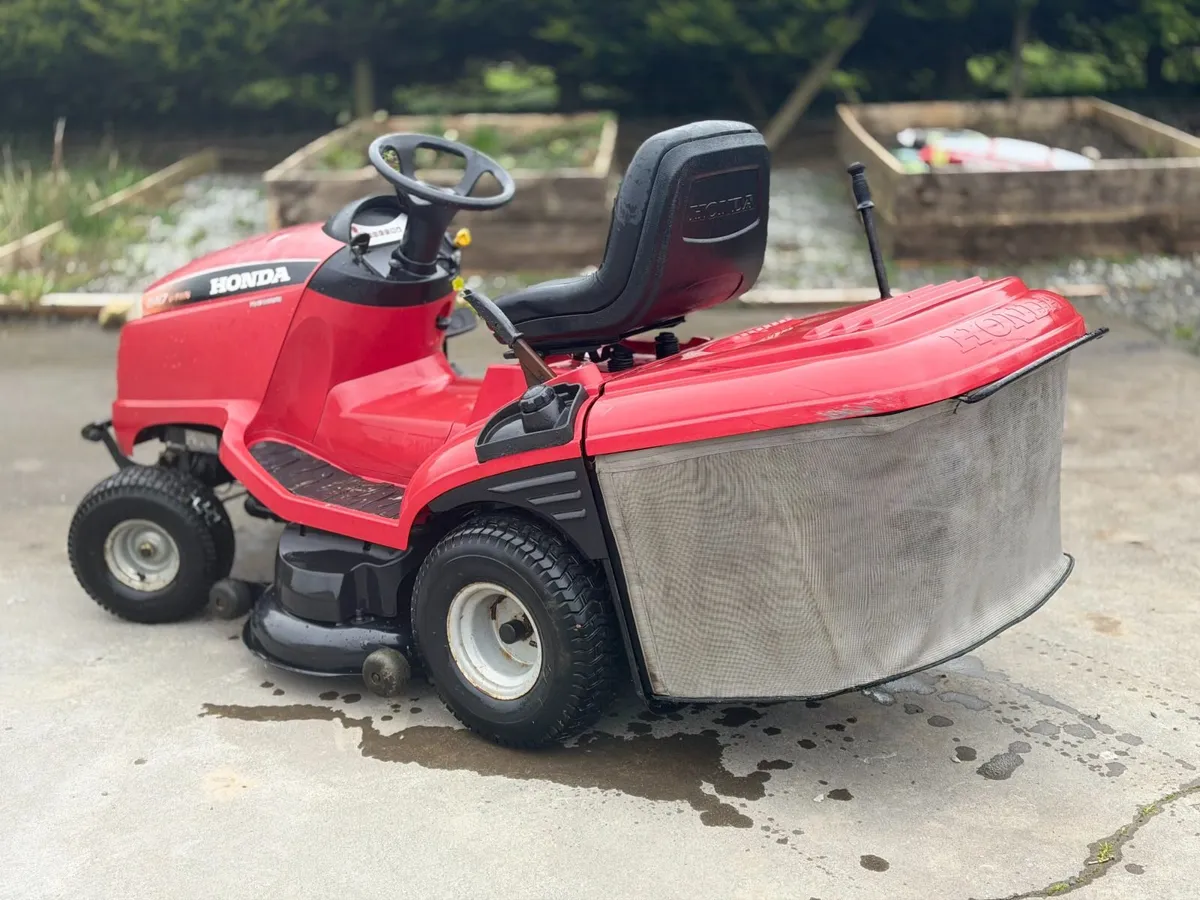 Honda 2417 RideOn Lawnmower - Image 4