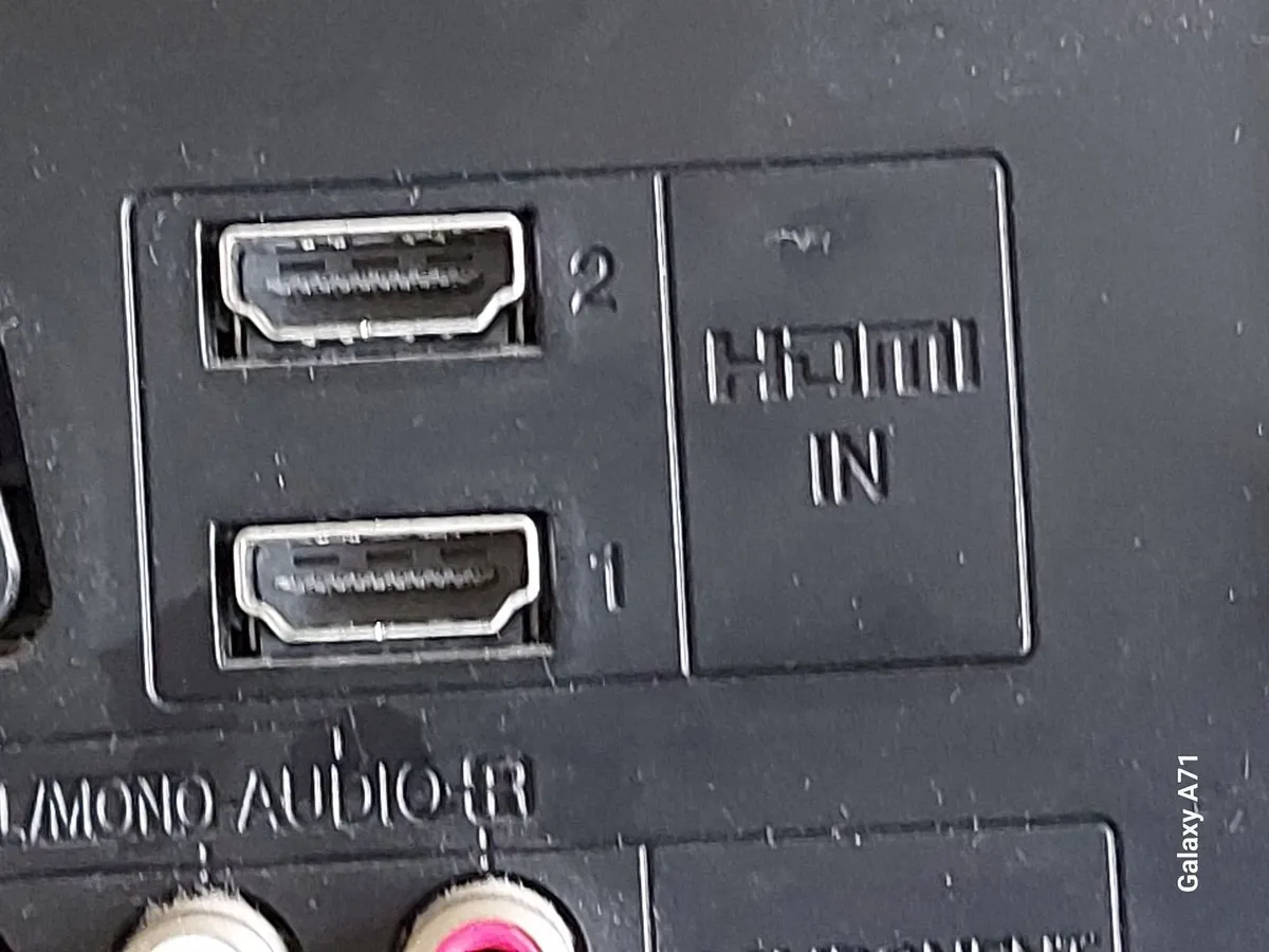 LG 32 inch TV, Model 32LS3500, excellent condition - Image 2