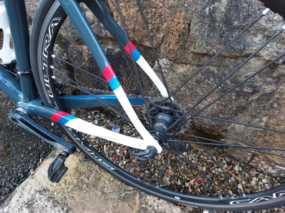 Lightweight Fifty One bike and fulcrum wheels - Image 2