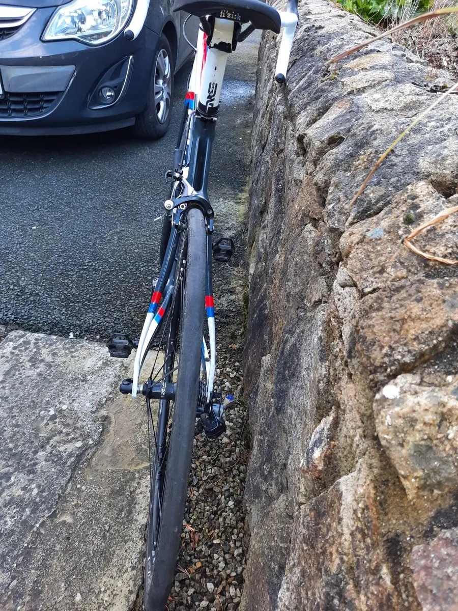 Lightweight Fifty One bike and fulcrum wheels - Image 3