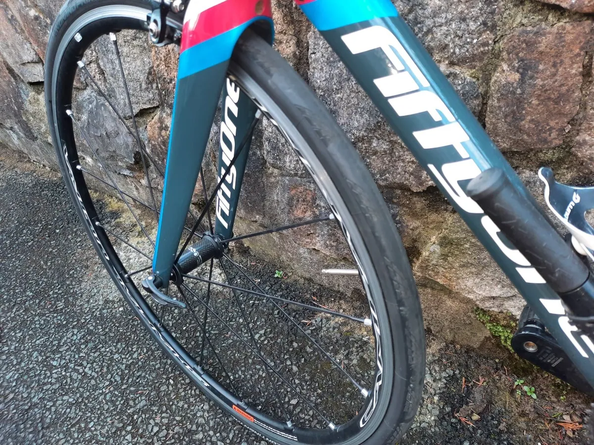 Lightweight Fifty One bike and fulcrum wheels - Image 4