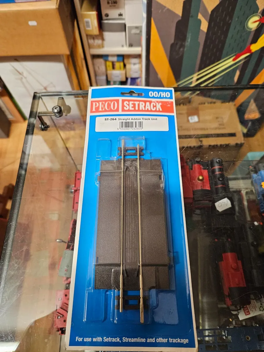 Hornby Peco OO Gauge Level Crossing - Image 2