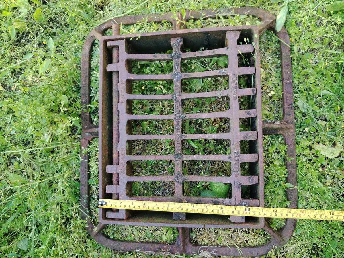 Cast iron Gully Grate - Image 1