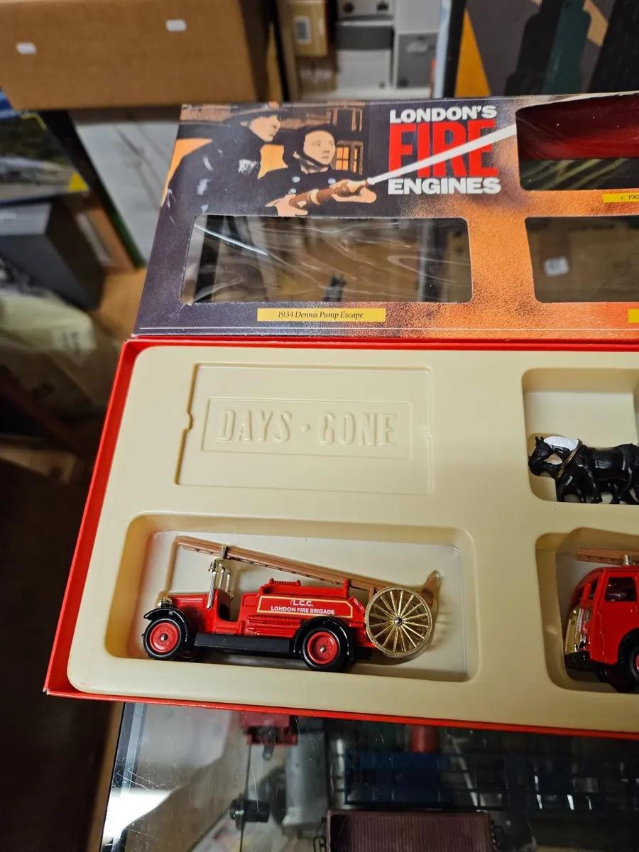 Corgi Lledo Londons Fire Engine Set - Image 2