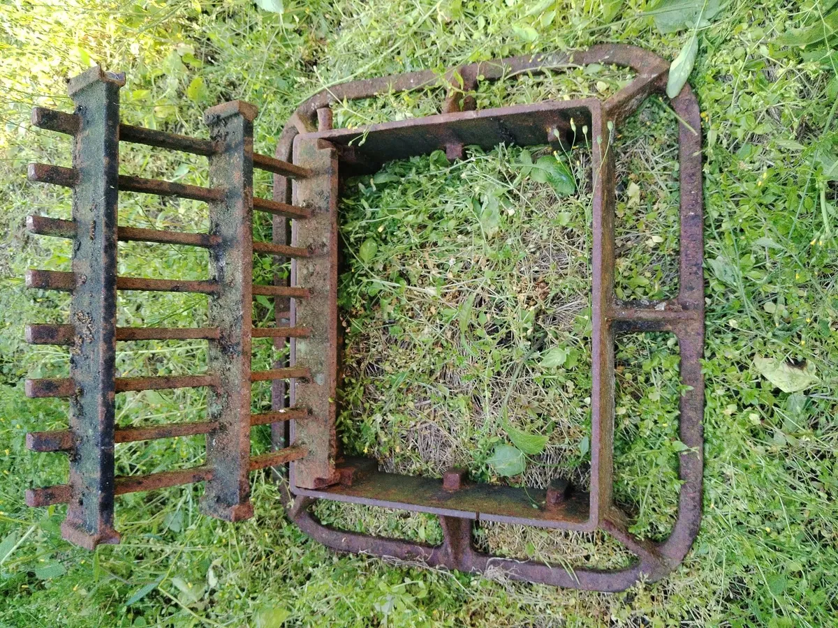 Cast iron Gully Grate - Image 2