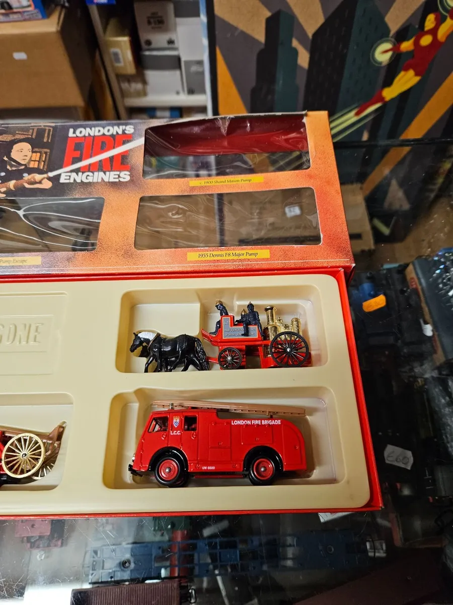 Corgi Lledo Londons Fire Engine Set - Image 3