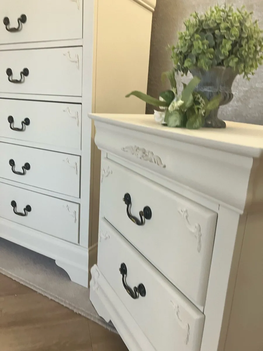 Chest of drawers and lockers riced in add - Image 2