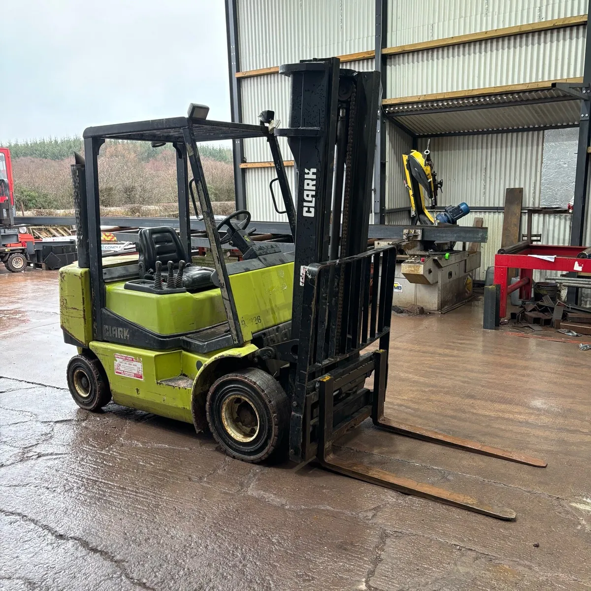 Clarke 2.5 ton diesel forklift - Image 1