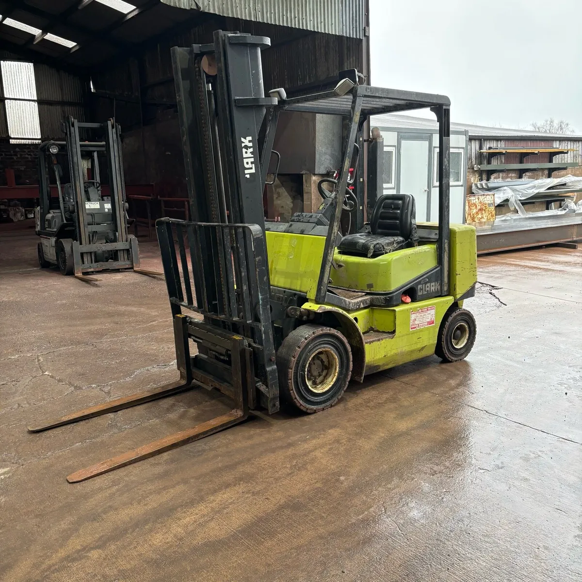 Clarke 2.5 ton diesel forklift - Image 2