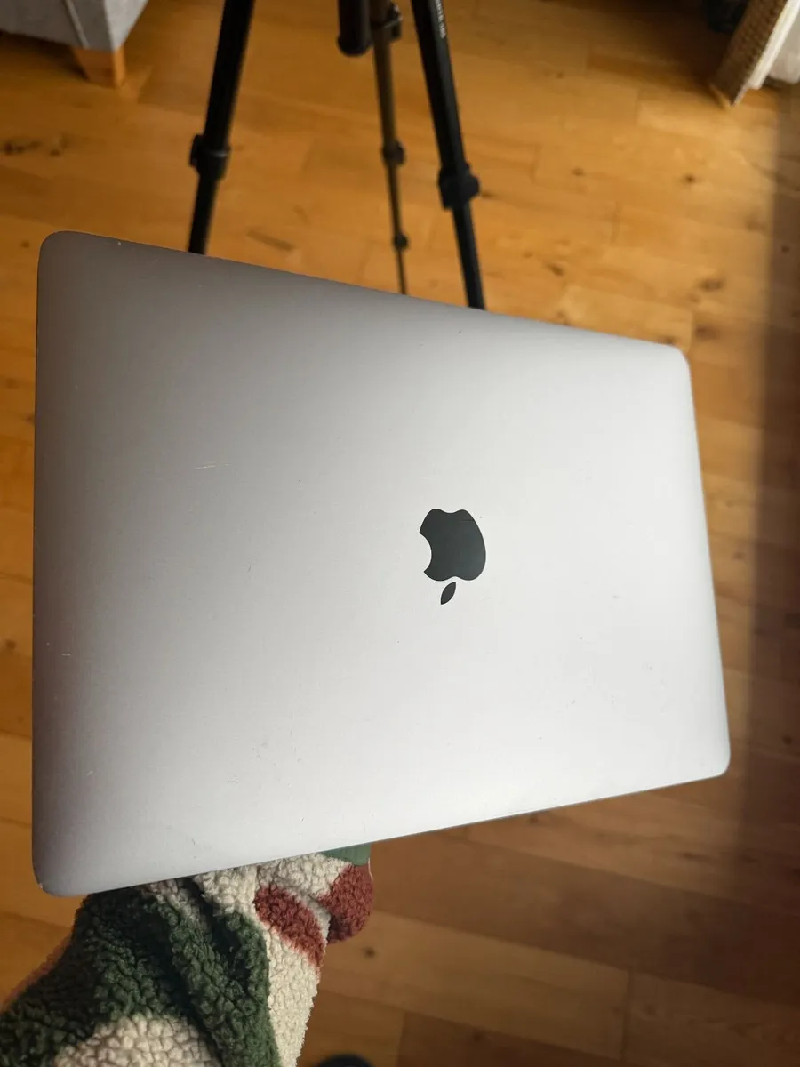 Apple MacBook Pro 13" 2019 i5 8GB 128GB SSD - Image 2