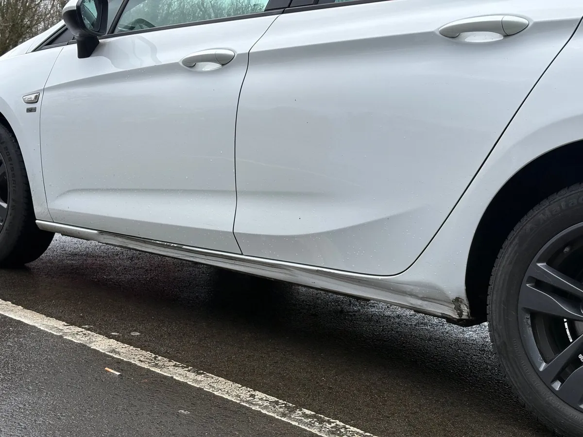 Opel Astra 120 year edition - Image 4