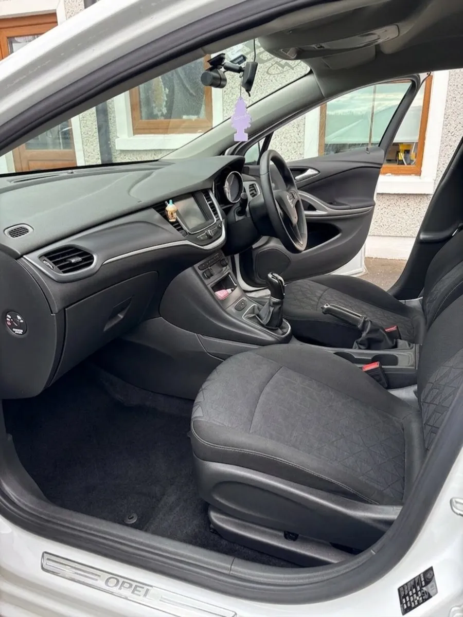 Opel Astra 120 year edition - Image 3