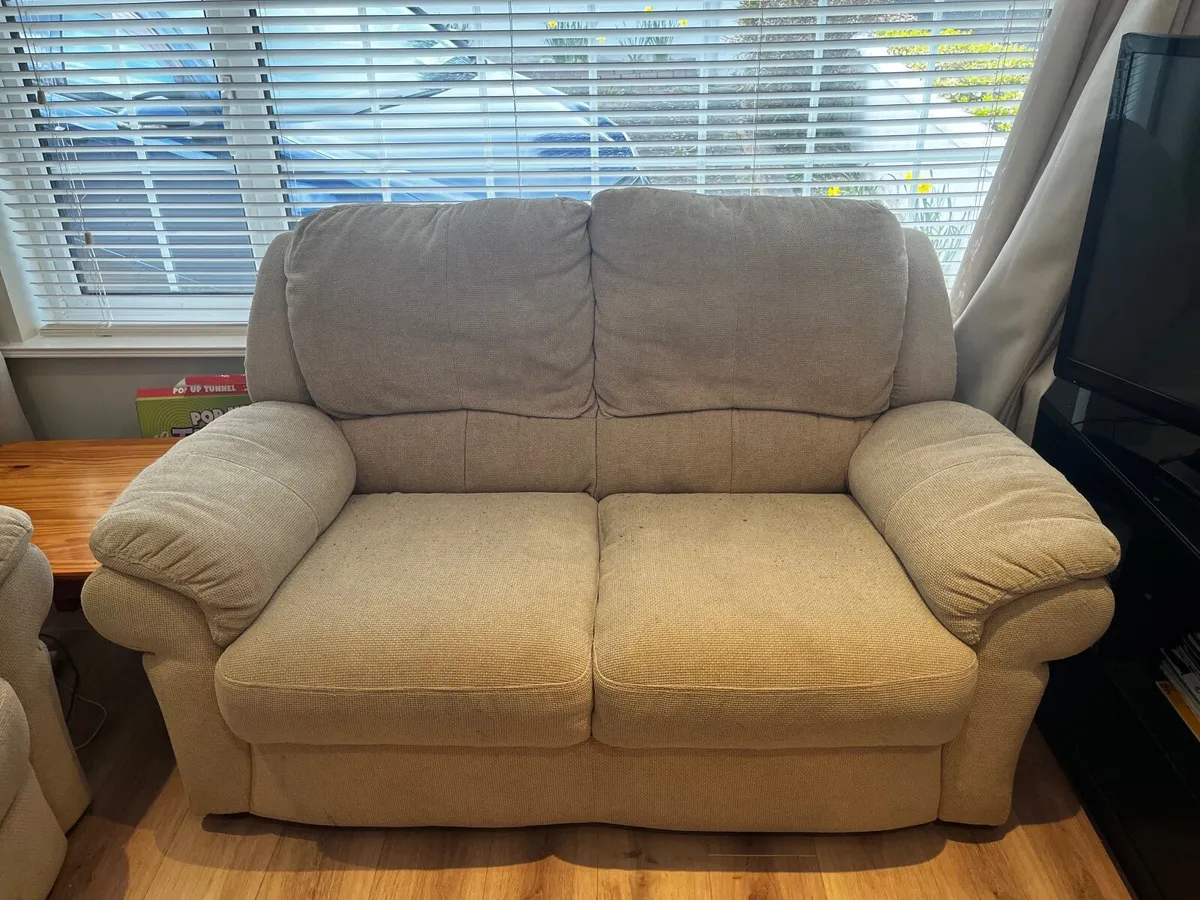 2 sofas - 3 seater and 2 seater - Image 4