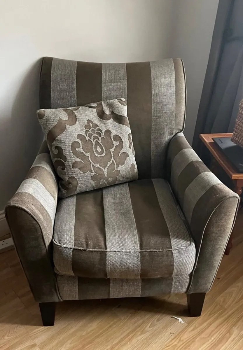 Corner Suite, Arm Chair & Footrest - Image 2