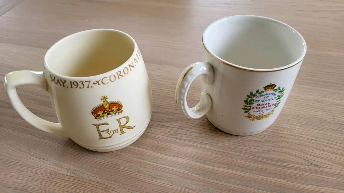 Pair of Coronation mugs - Image 2
