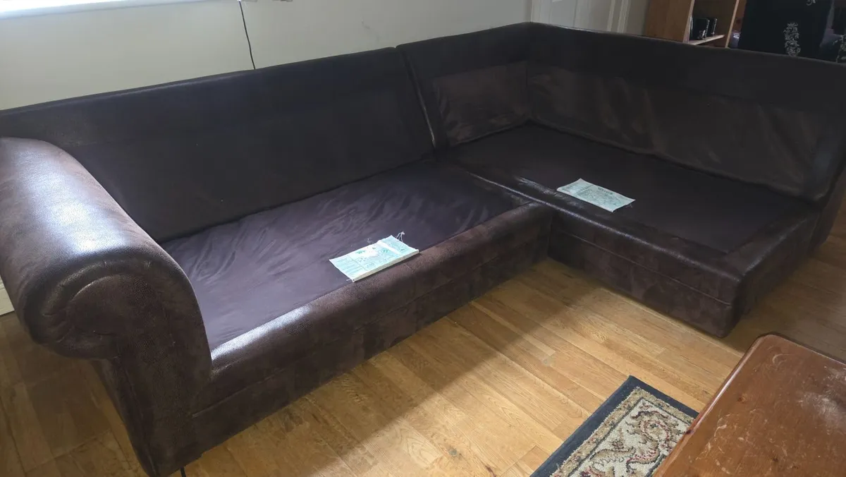 Corner Sofa with footstool - Image 3