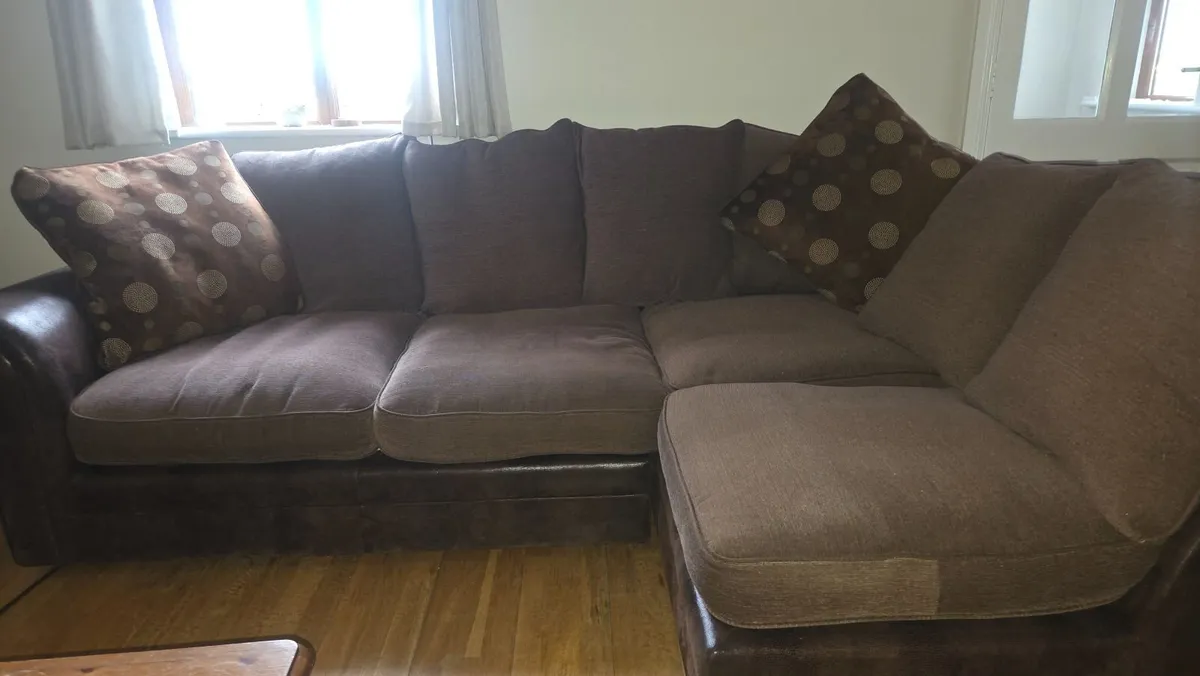 Corner Sofa with footstool - Image 4