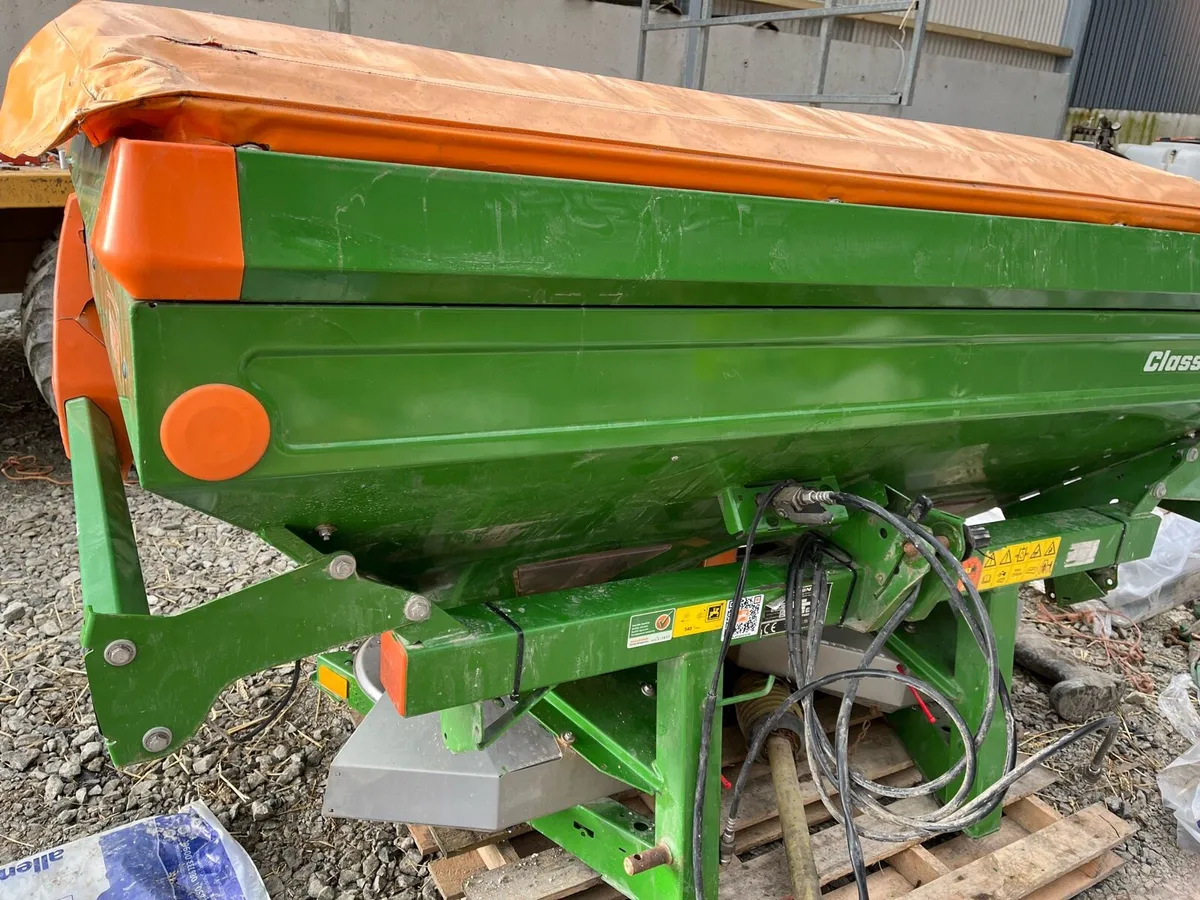 Fertiliser spreader - Image 3