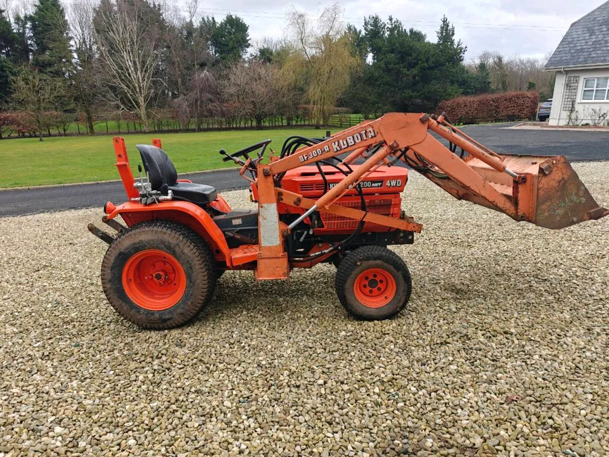 1988 Kubota B7200 Compact Loader Tractor HST - Image 3