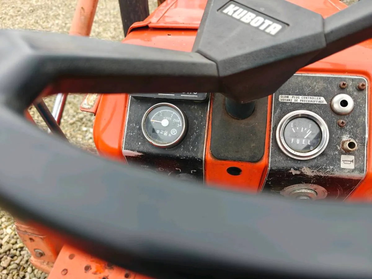 1988 Kubota B7200 Compact Loader Tractor HST - Image 4